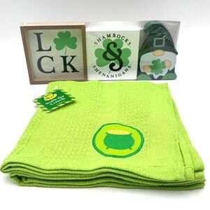 TARGET NEW Bullseye Playground‎ St. Patrick's Day Wooden Signs Set of 3 & Towels